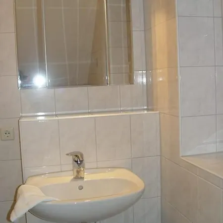 Апартаменты Ferienhaus, An Den Boddenwiesen 36, Глове